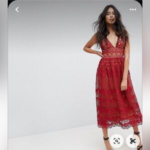 NWT Boohoo Vneck Midi Lacey Dress